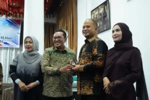 Bupati Tanah Datar Sambut Haru Promosi Letkol Agus