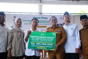 Baznas Tanah Datar Salurkan Beasiswa untuk 198 Mahasiswa