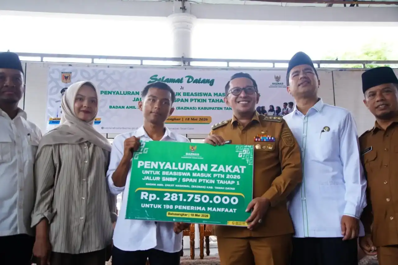 Baznas Tanah Datar Salurkan Beasiswa untuk 198 Mahasiswa