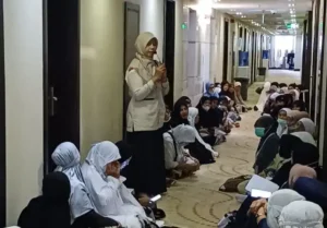 Kloter 14 Padang Bimbing Jemaah Perempuan soal Fikih Haid Haji