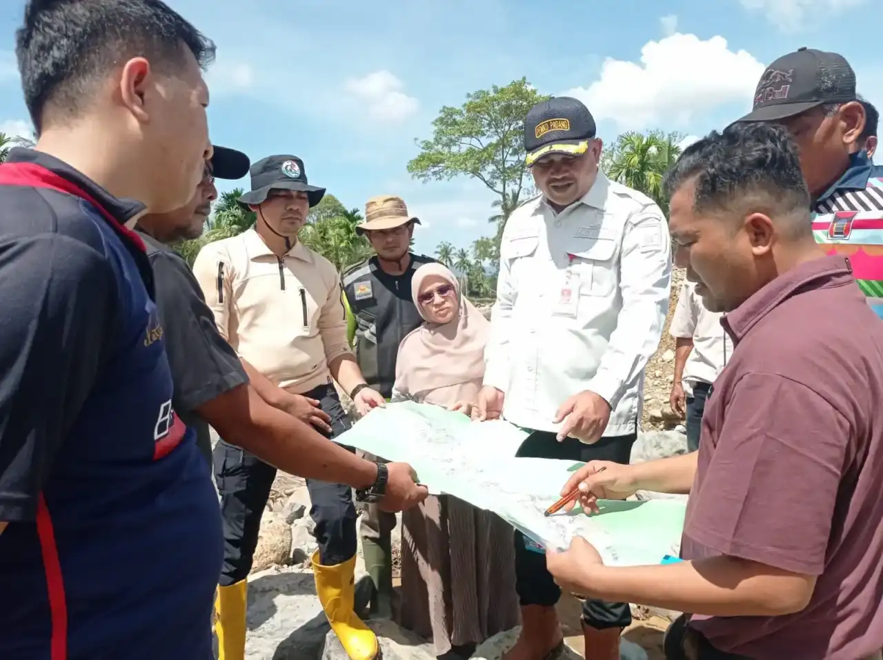 Pemko Padang Salurkan Bantuan Darurat bagi Warga Terdampak Banjir
