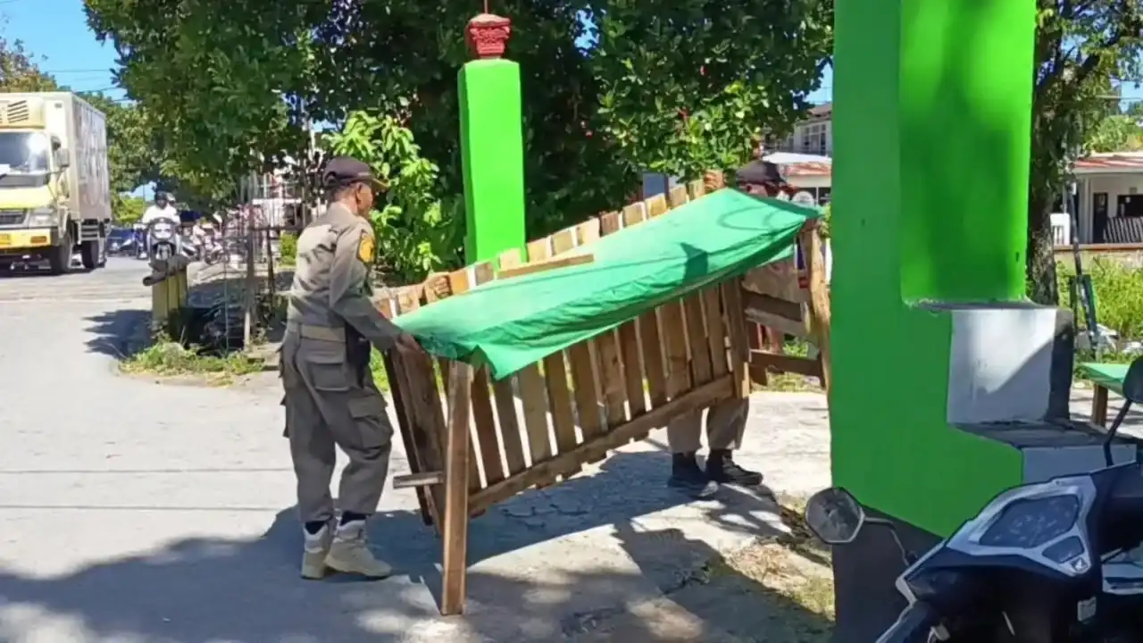 Satpol PP Padang Kembalikan Fungsi Fasilitas Umum Secara Humanis