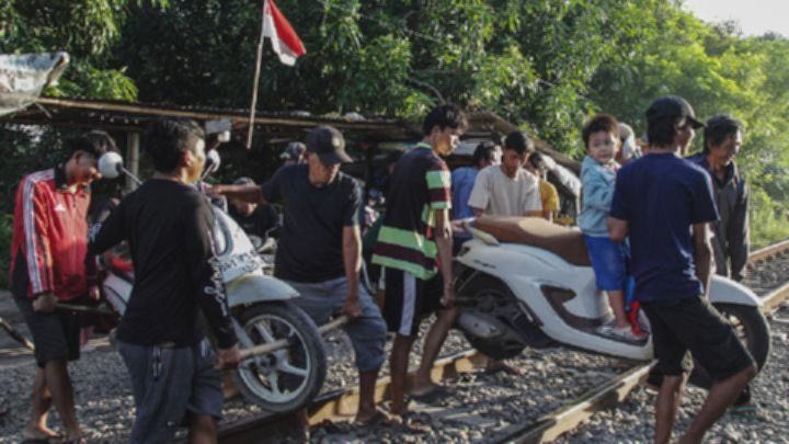 KAI Tutup 44 Perlintasan Liar demi Tingkatkan Keselamatan Perjalanan Kereta
