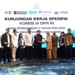 Anggota Komisi VI DPR RI Kawendra Lukistian foto bersama saat Kunjungan Kerja Spesifik Komisi VI DPR RI ke Lombok, NTB, Kamis (21/5/2026). Foto: Saum/Septamares