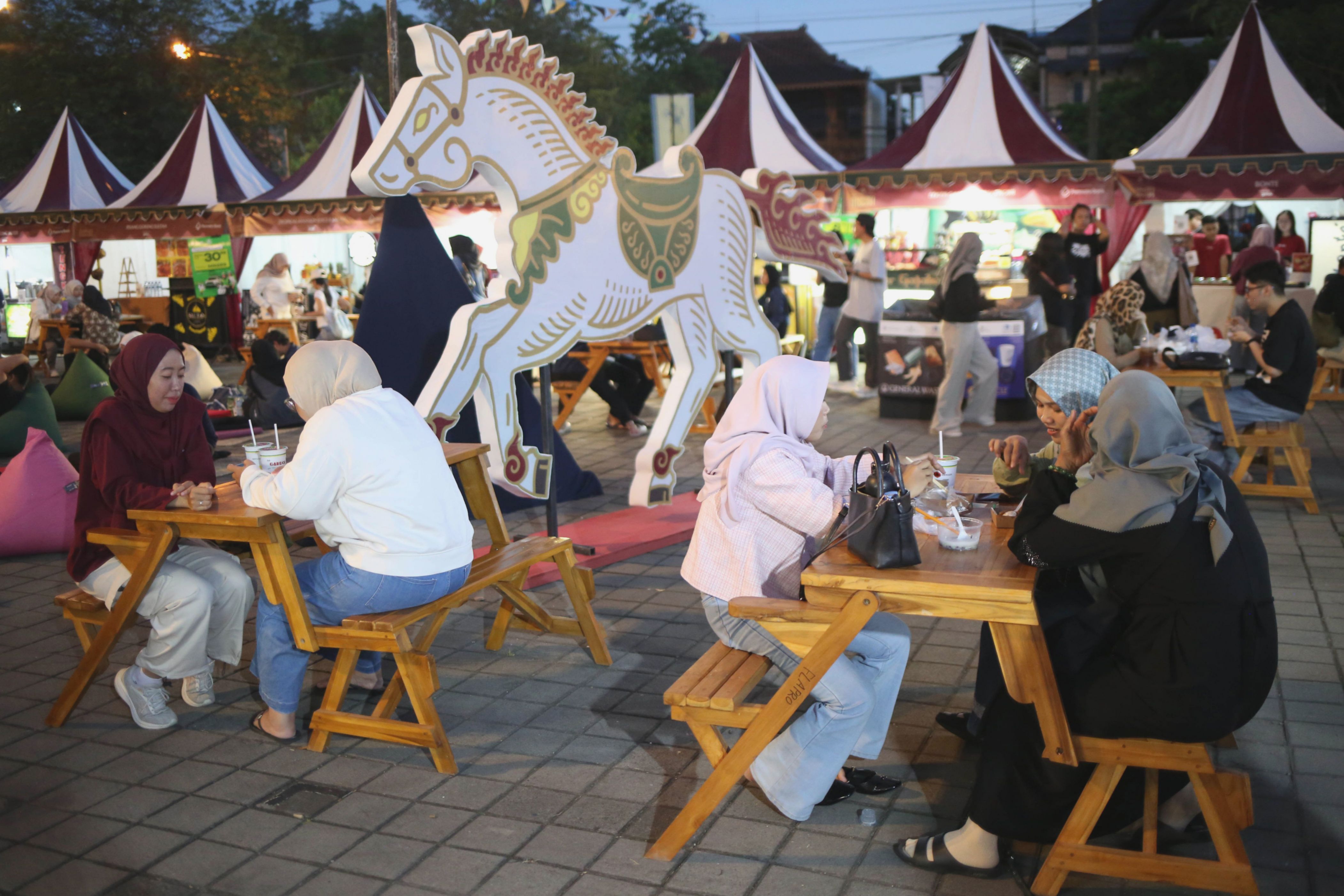 [Foto] Kemeriahan festival kuliner Mangkunegaran Makan-Makan 2026