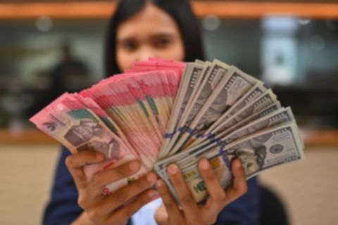 IHSG Merosot ke 5.972, Rupiah Melemah dan Harga Emas Melonjak