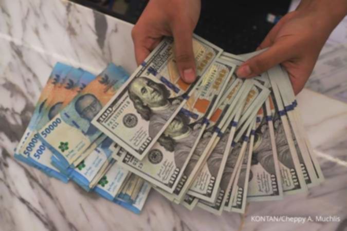 Sentimen Geopolitik Bayangi Rupiah, Kurs Berpotensi Tembus Rp18.000 per Dolar