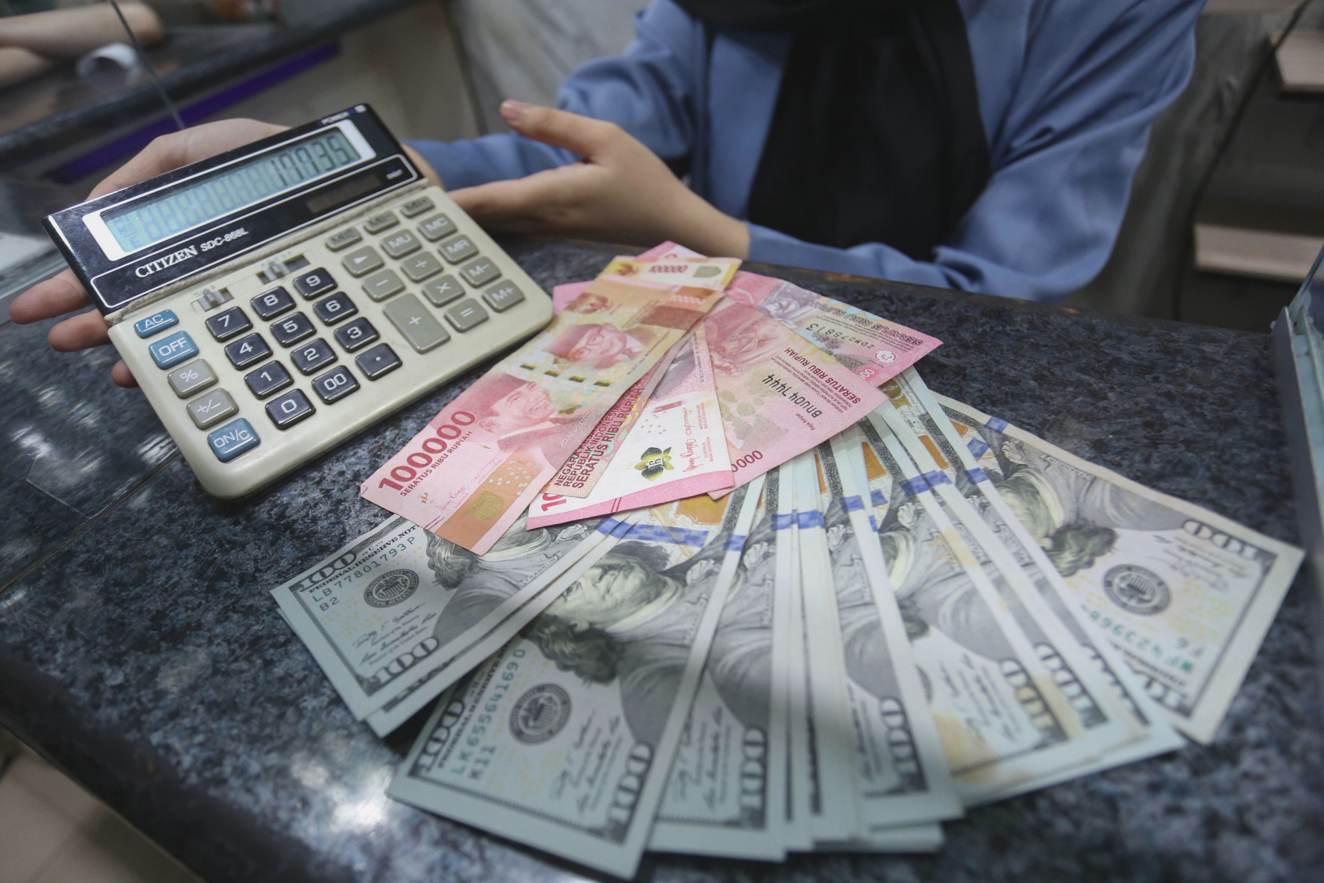 Menerapkan Resep Habibie 1998 untuk Menstabilkan Rupiah Saat Ini