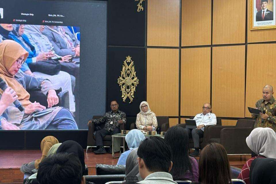 Kementerian Koordinator Bidang Perekonomian bekerja sama dengan Fakultas Ilmu Sosial dan Ilmu Politik Universitas Pasundan menyelenggarakan kegiatan “Dialog Publik Penguatan Perlindungan Konsumen di Sektor Jasa Keuangan”