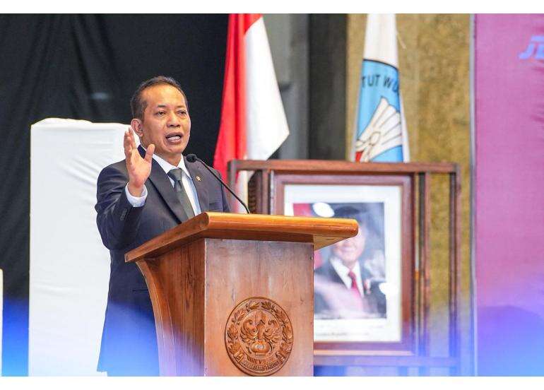 Menkop Dorong Lulusan Universitas Trilogi Kelola Koperasi Desa Modern
