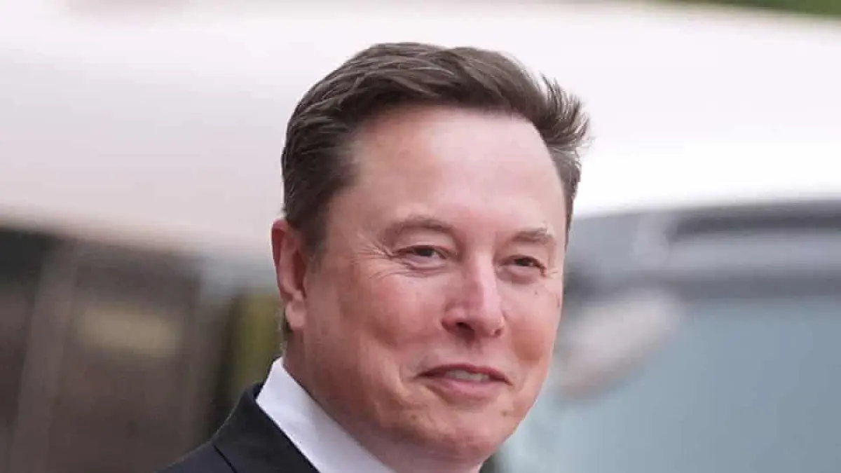 Elon Musk kehilangan status triliuner setelah koreksi saham Tesla dan SpaceX hantam kekayaannya