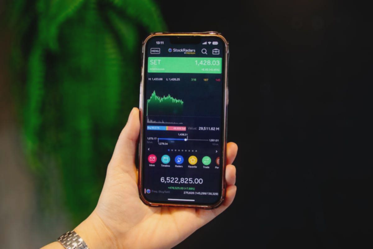 Strategi Cerdas Investasi Saham Blue Chip Bermodal Gaji UMR