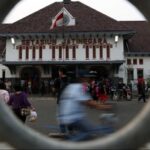 penumpang-ka-stasiun-gambir-bisa-naik-dari-jatinegara-pagi-ini