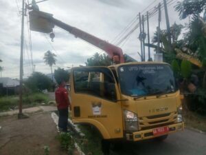 Kelurahan Koto Lalang Pasang Lampu Jalan Dukung Program Smart Surau