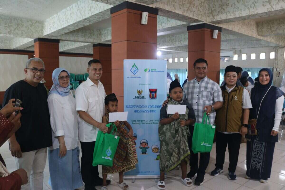 BPJS Ketenagakerjaan Gelar Khitanan Massal bagi Anak di Padang