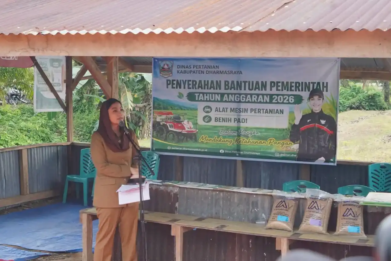 Pemkab Dharmasraya Salurkan Bantuan Alat Pertanian Tingkatkan Produktivitas Pangan