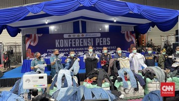 Bea Cukai Sita Pakaian Bekas Ilegal Senilai Rp53,9 Miliar