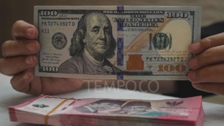 IHSG Anjlok 5 Persen, Rupiah Melemah Tembus Rp17.930 per Dolar AS
