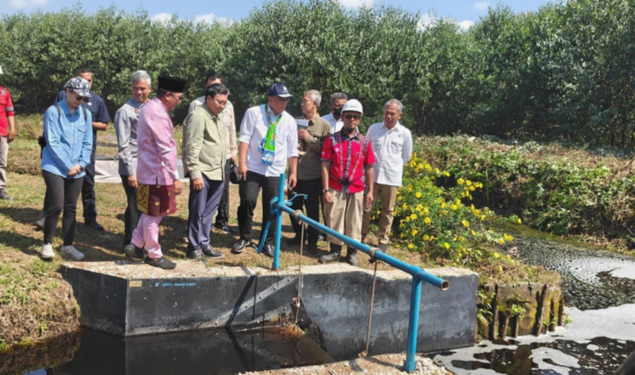 Menteri Jumhur Tinjau Sistem Mitigasi Karhutla di Perkebunan Sukanto Tanoto