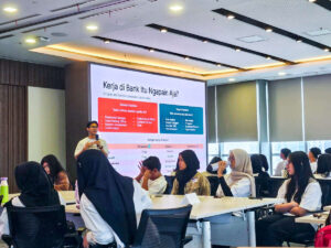 Danamon Kenalkan Dunia Perbankan kepada Generasi Muda melalui DIVE