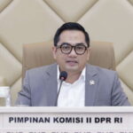 Ketua Komisi II DPR RI Rifqinizamy Karsayuda saat memimpin Raker dan RDP bersama Mendagri, Direktorat Jenderal Bina Keuangan Daerah Kemendagri, ASBANDA, serta direktur utama BPD se-Indonesia di Senayan, Jakarta, Rabu (3/6/2026). Foto: Mun/Sari