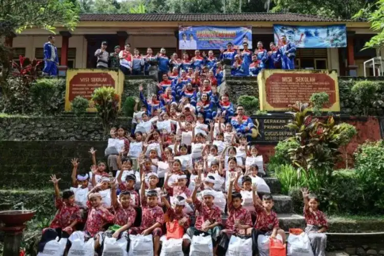 Dewan Komisaris Pertamina Berbagi Inspirasi di Sekolah Karangasem