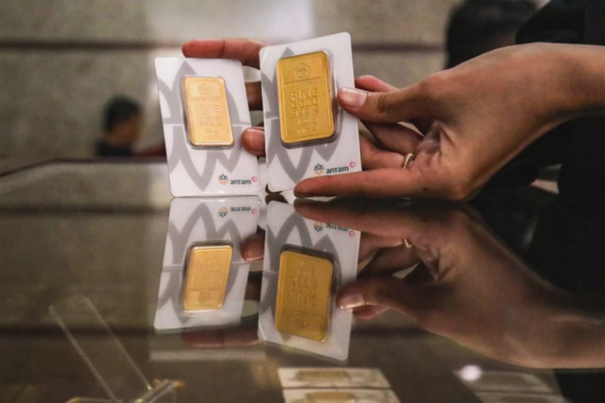 Harga Emas Antam Turun Rp5.000 Per Gram Hari Ini