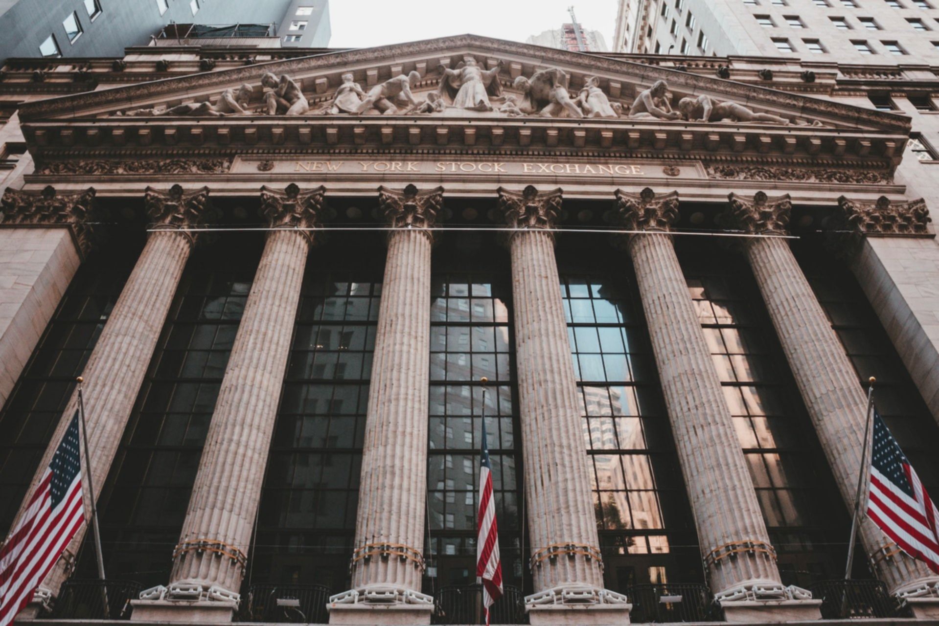 Saham Produsen Cip Anjlok, Wall Street Terperosot Tajam