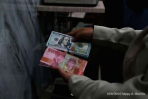 Harga Minyak Melonjak, Rupiah Melemah ke Level Rp 17.936