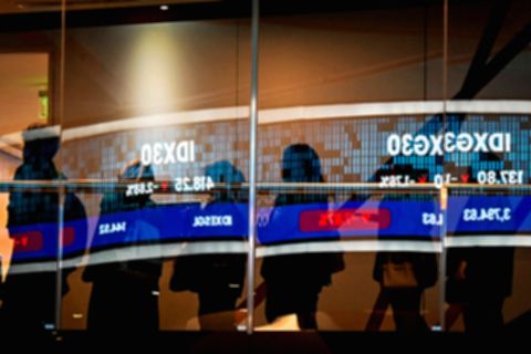 IHSG Anjlok ke 5.873, Rupiah Melemah Tembus Rp18.014 per Dolar AS