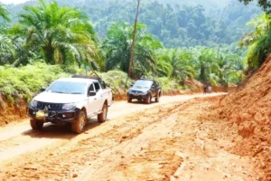 Pemkab Dharmasraya Gandeng Swasta Perbaiki Akses Jalan Bukit Hujan