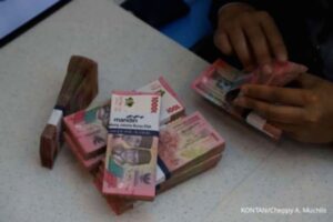 Rupiah Melemah ke Rp 17.936, Harga Minyak Dunia Jadi Beban