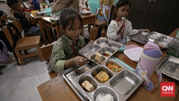 Prabowo Beri Waktu 30 Hari Benahi Tata Kelola Makan Bergizi