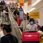 tangga-lipat-di-transmart-full-day-sale-diskon-nyaris-separuh-harga