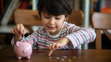 Cara Efektif Mengajarkan Literasi Keuangan kepada Anak Sejak Dini