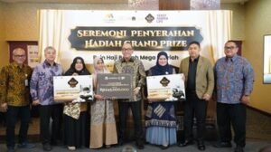 Bank Mega Syariah Serahkan Grand Prize Haji Rp245 Juta