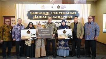 Bank Mega Syariah Serahkan Grand Prize Haji Rp245 Juta