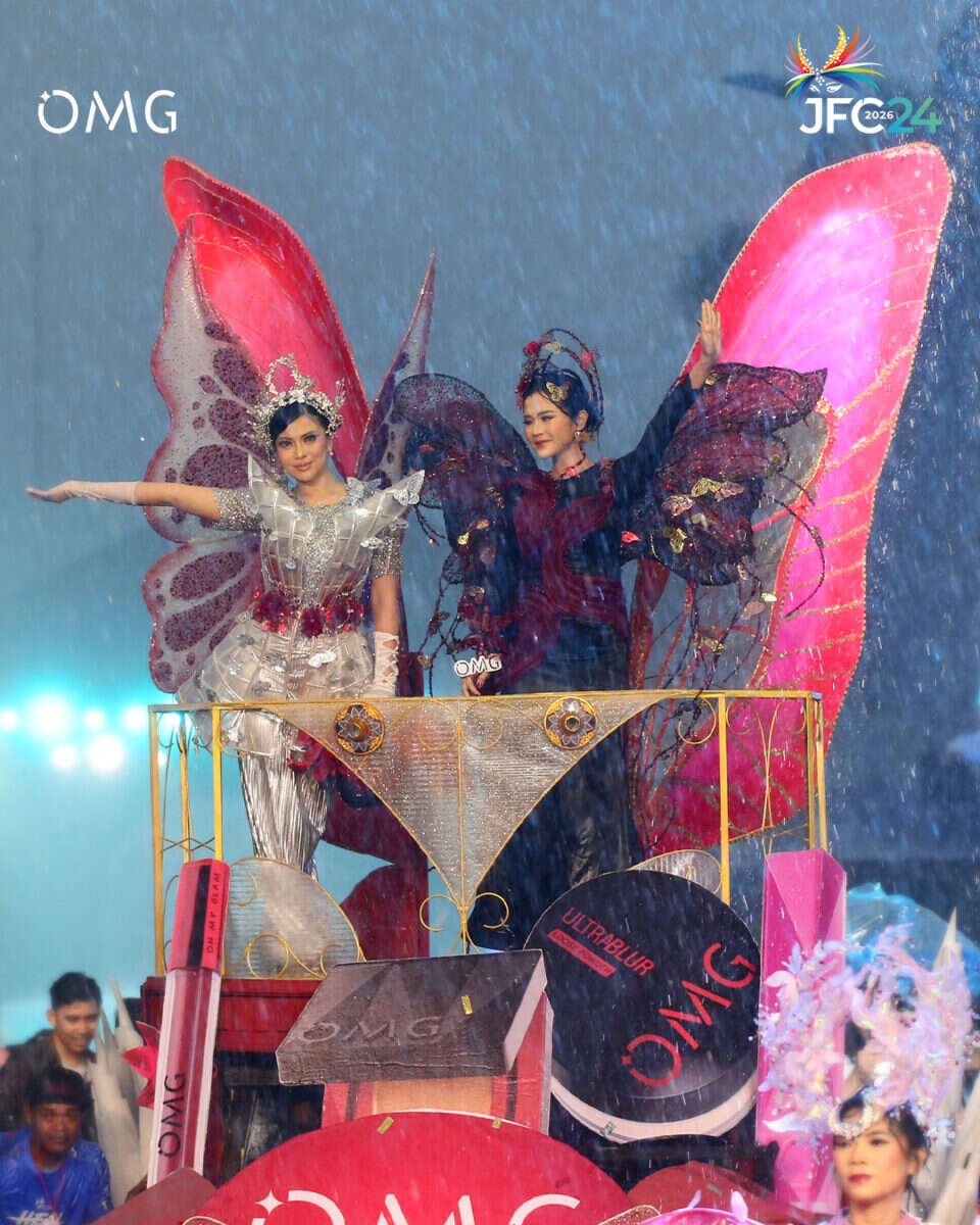 OMG Rayakan Semangat Perempuan Inspiratif di Jember Fashion Carnaval