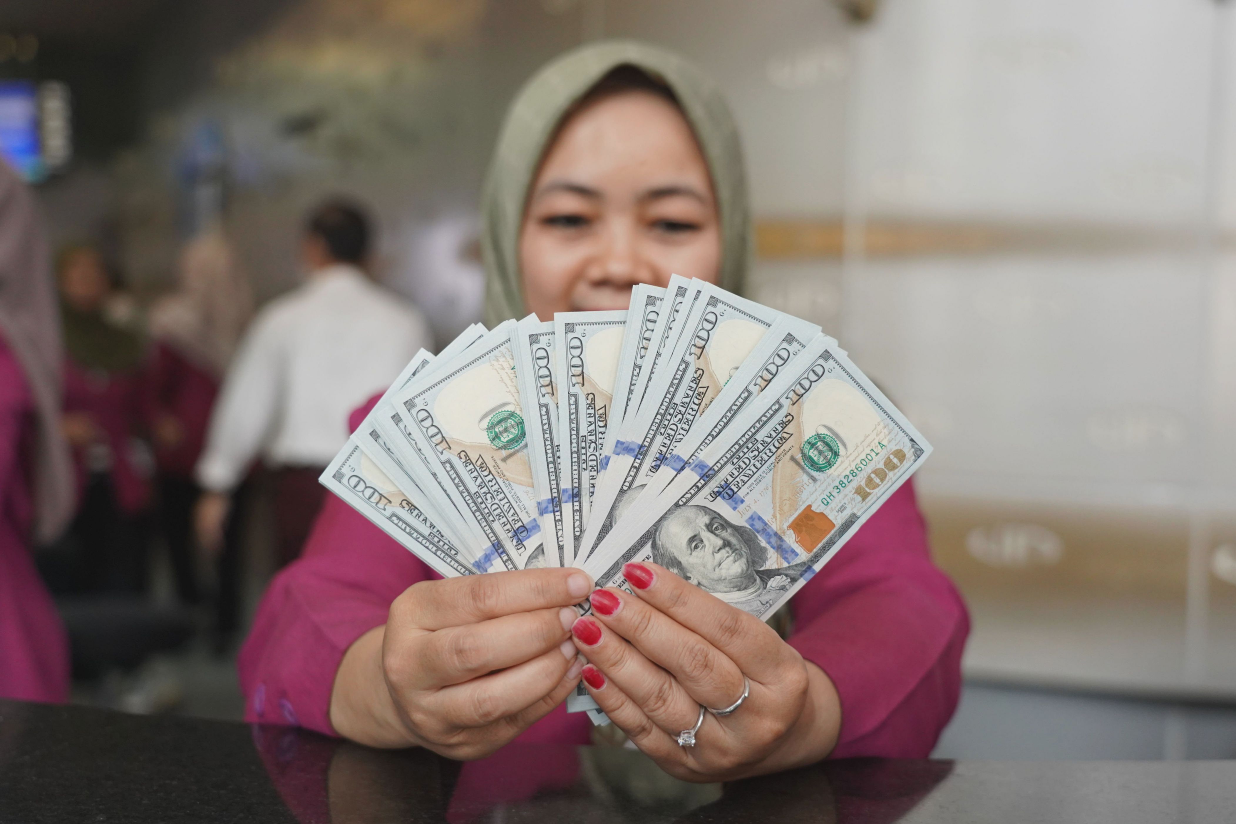 Data Tenaga Kerja AS Lemah, Rupiah Berpeluang Menguat Tipis