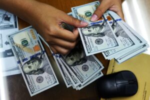 Subsidi BBM Bengkak, Malaysia Terbitkan Obligasi Dolar Perdana dalam Lima Tahun