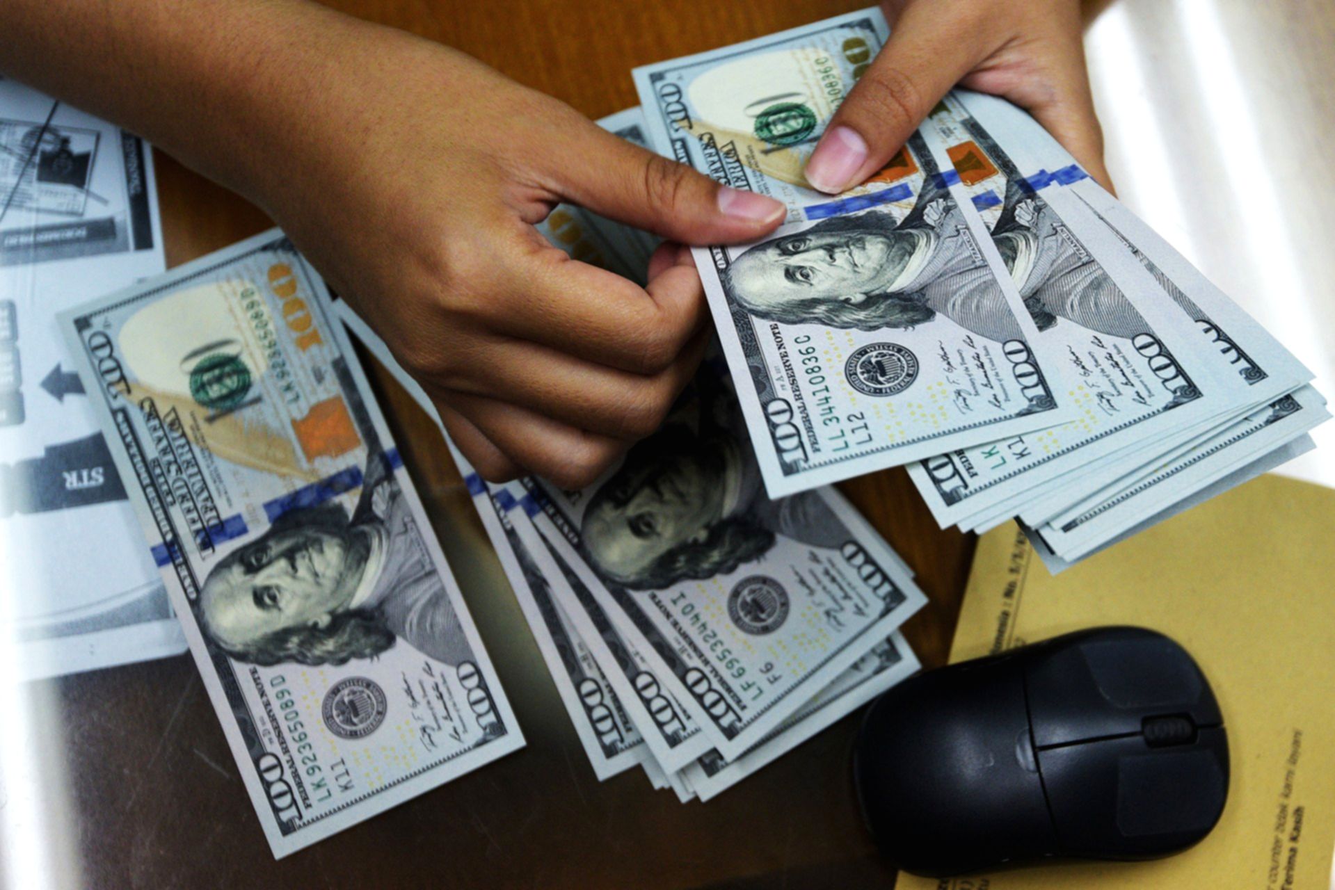 Subsidi BBM Bengkak, Malaysia Terbitkan Obligasi Dolar Perdana dalam Lima Tahun