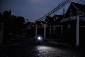 DEN Perintahkan PLN Audit Menyeluruh Teknologi PLTU Pasca Pemadaman Listrik
