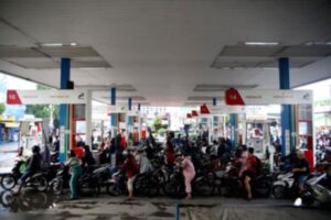Strategi Pertamina Urai Antrean Panjang BBM di Medan hingga Palembang