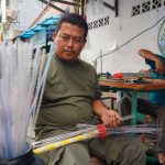 Sulap Botol Plastik Bekas Jadi Sapu Lidi Bernilai Ekonomi