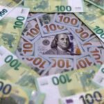 Dolar AS Melemah Usai Data Tenaga Kerja Picu Spekulasi Suku Bunga
