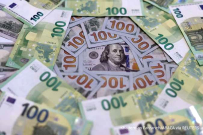 Dolar AS Melemah Usai Data Tenaga Kerja Picu Spekulasi Suku Bunga