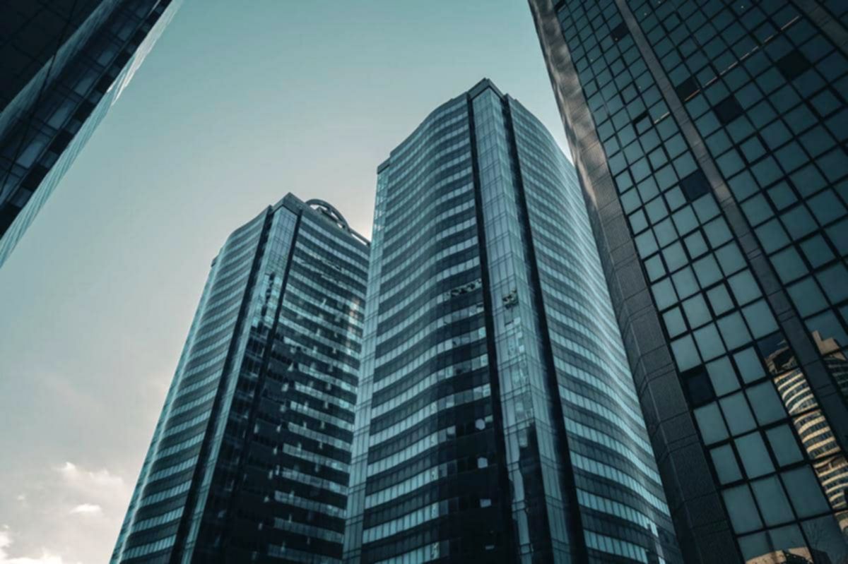 5 Faktor Utama yang Mempengaruhi Valuasi Saham Selain Laba Perusahaan