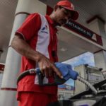 Distribusi Terhambat, Antrean Panjang Kendaraan Mengular di SPBU Palu