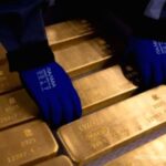 Harga Emas Kian Volatil Terpengaruh Pergerakan Minyak dan The Fed