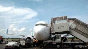 Garuda Indonesia Siapkan Aksi Korporasi, Saham GIAA Melonjak 33%